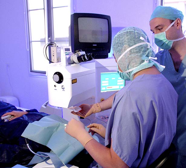 Un patiente subit une chirurgie réfractive au Lasik - MACSF