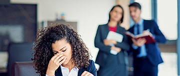 Une jeune femme est harcelée par ses collègues de travail | MACSF