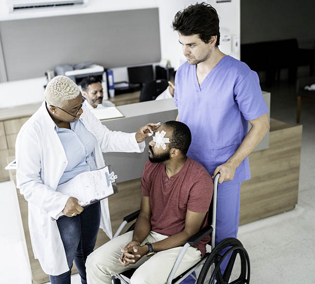 Un patient arrive en consultation pour un problème oculaire | MACSF