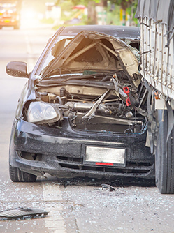 Avant d'une voiture accidentée - MACSF