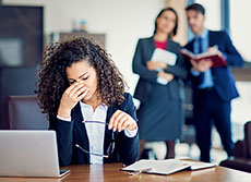 Une jeune femme est harcelée par ses collègues de travail | MACSF