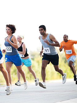 Personnes qui participent à une course sportive - MACSF